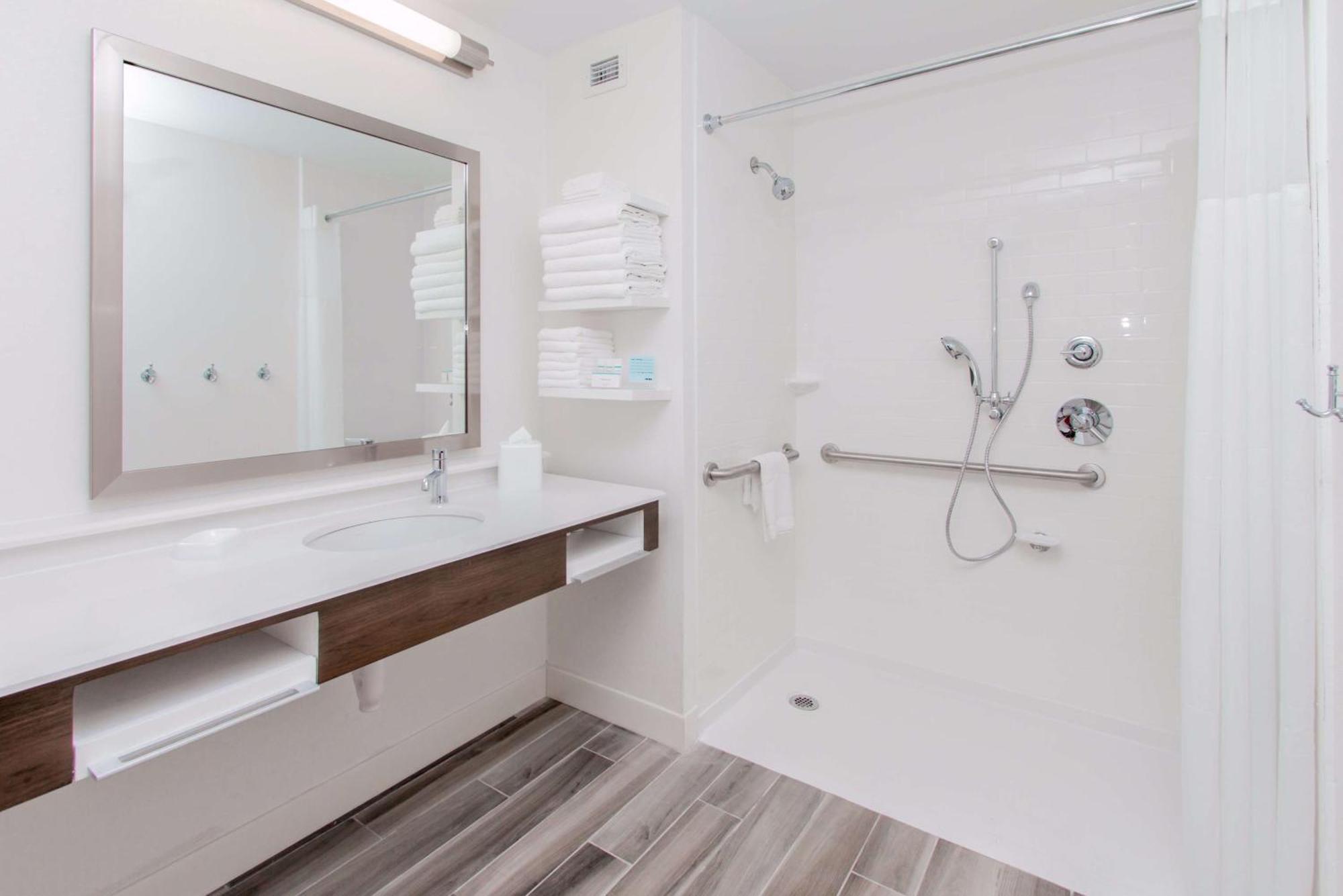 Hampton Inn & Suites Panama City Beach-Beachfront Экстерьер фото